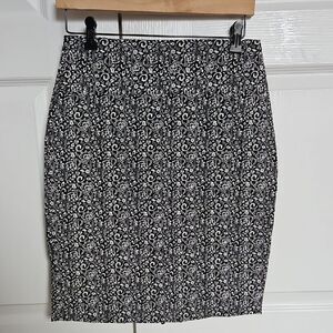 Suzy Shier Black and White Pencil Skirt Knee-Length Work